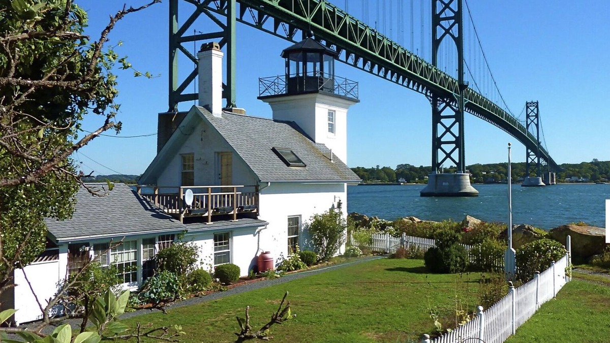 Adamsville House | Iconic Bristol Ferry Lighthouse
