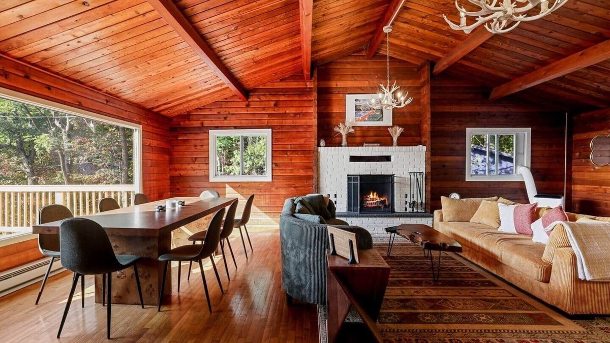 Kabletown House | Iconic Chalet: Sauna Hot Tub Fire Pit Plunge