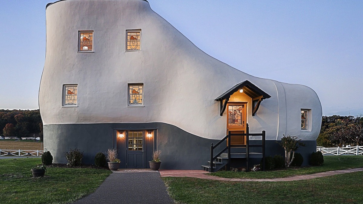 York Cottage | Iconic "Haines Shoe House" - Hot Tub & Firepit - Featured On HGTV