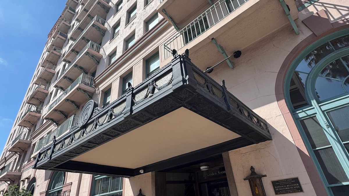Downtown Long Beach Apartment | Iconic Sea Views, Prime Location 1 bed 1 bath walk to sea and shops
