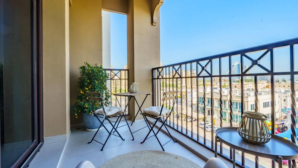 Al Sufouh 1 Apartment | Iconic Views Apt With Balcony Close to the Beach