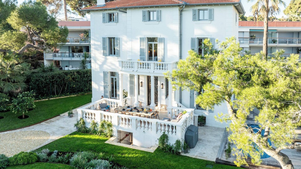 Cap-d'Antibes Villa | Iconic “Villa Illette” on the Cap d’Antibes, directly facing Plage du Ponteil