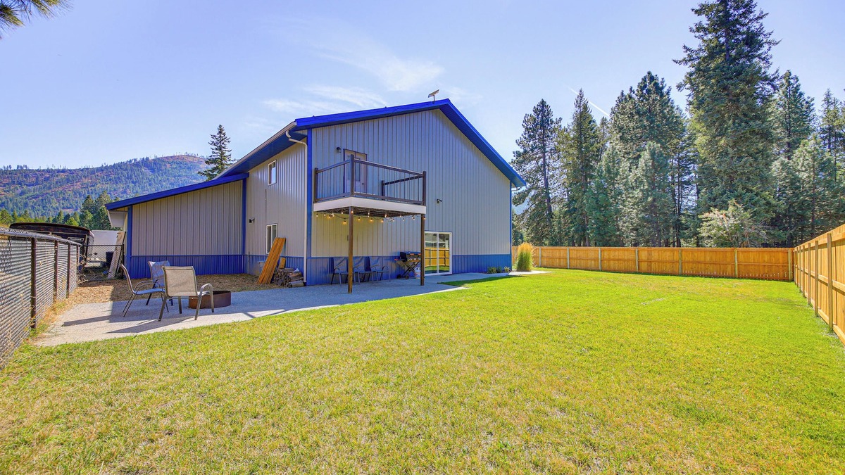 Boundary County Apartment | Idaho Retreat w/Fire Pit - 2 Mi to McArthur Lake