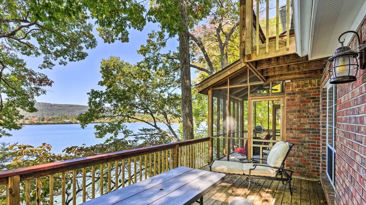 Soddy-Daisy House | Ideal Chickamauga Lake Home + Dock & Fire Pit