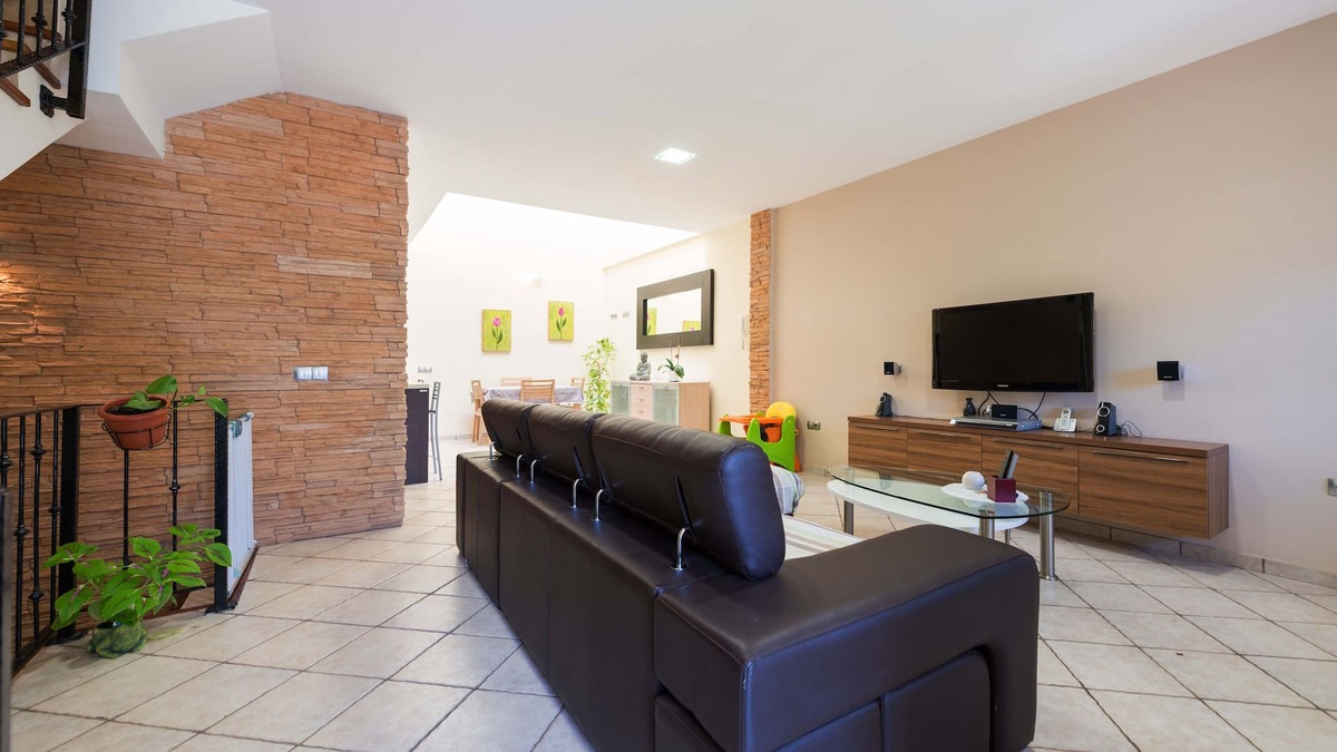 Cruce de Arinaga House | Ideal duplex with wifi and terrace, (happy house)
