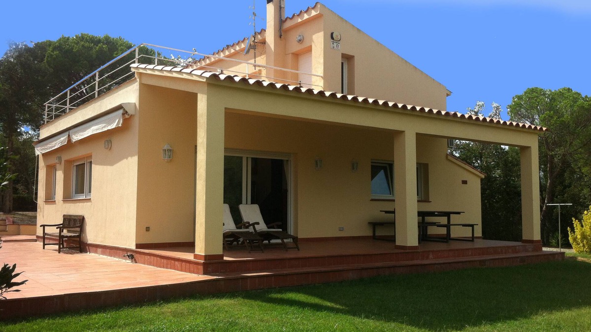 Santa Maria de Solius House | Ideal family House with garden Wifi Community Pool. Near Costa Brava beaches