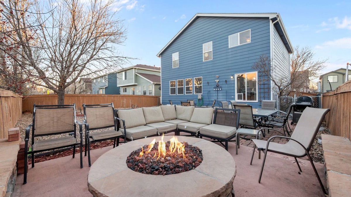 Brighton House | Ideal for Families & Groups | Theatre | Pet Friendly | Firepit | Spacious