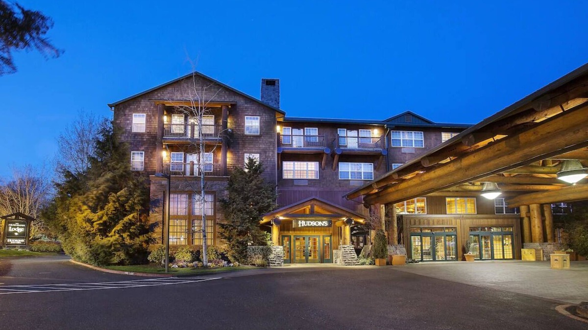Vancouver Hotel | Ideal for Groups: 4 Spacious Rooms in a Hand-Crafted Northwest Mountain Lodge