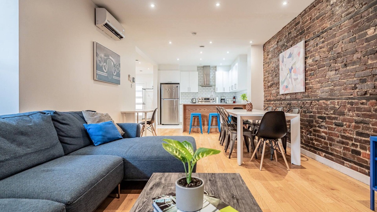 Plateau Mont Royal Apartment | Ideal Group Stay in Charming Le Plateau Near Metro