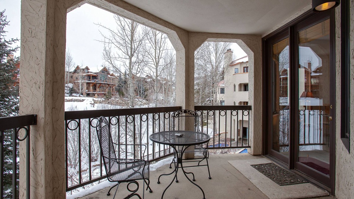 Steamboat Springs Condo | Ideal home for family or couples w/large pool & hot tub - slopes nearby