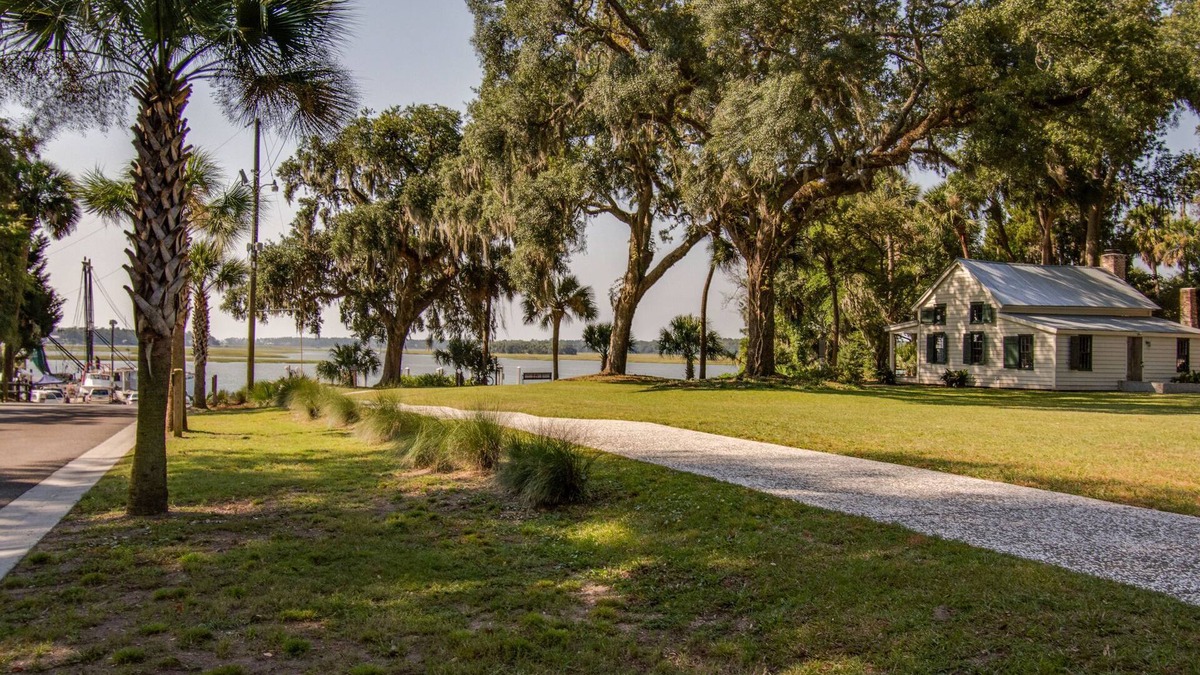 Olde Town House | Ideal Location in Downtown Bluffton ~Just Steps to the May River