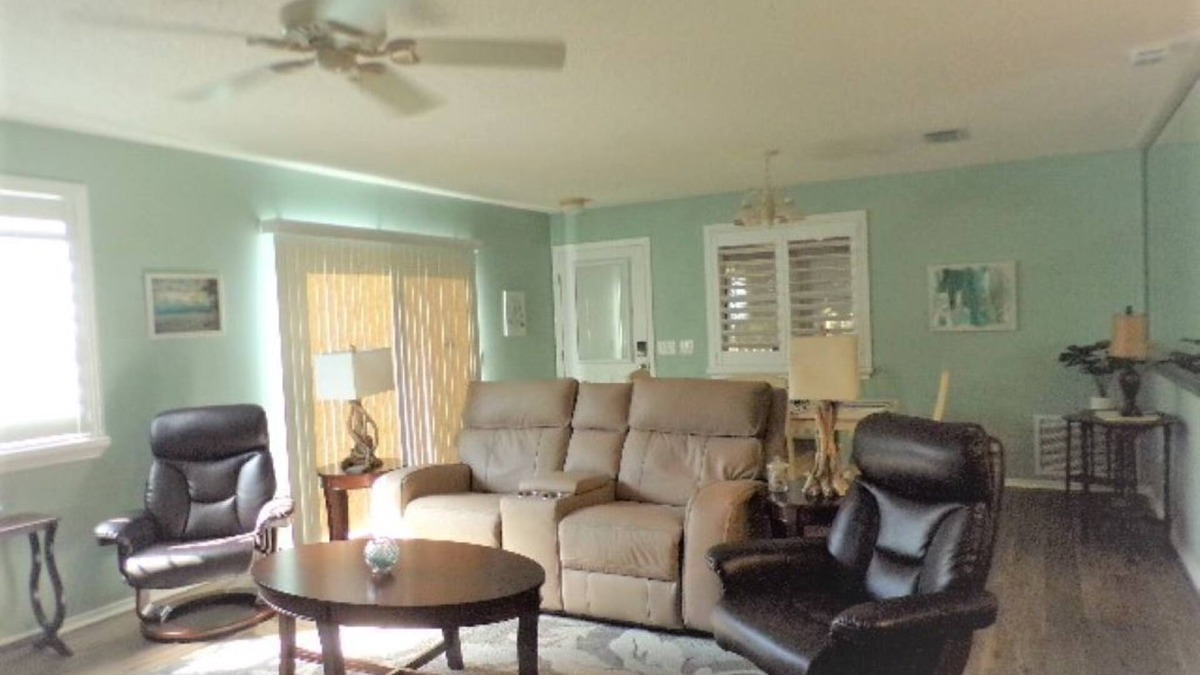 Duval Villa | Ideal Location in Duval, Free IDs with monthly booking, and pet friendly.