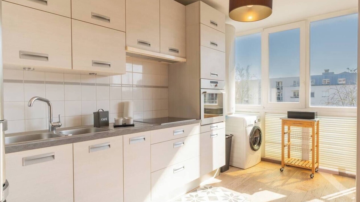 Bourg-l'Eveque Apartment | Ideal location | Private garage | Bright
