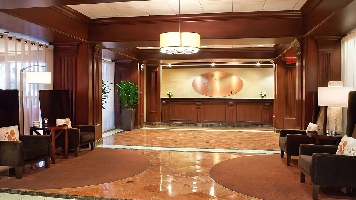 Eagan Park Hotel | Ideal Mix of Comfort and Value! Outdoor Pool, Parking, Pets are Allowed
