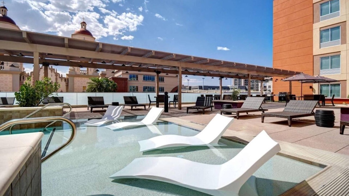 Downtown Tucson Hotel | Ideal Mix of Comfort and Value! 3 Convenient Units, Pets Allowed, Onsite Parking