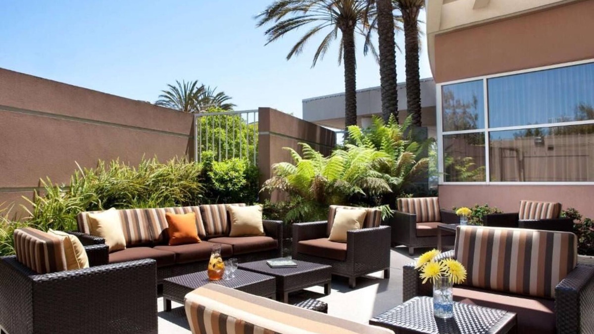 Emeryville Resort | Ideal Mix of Comfort and Value! w/Pool, Short Drive to Children’s Fairyland!