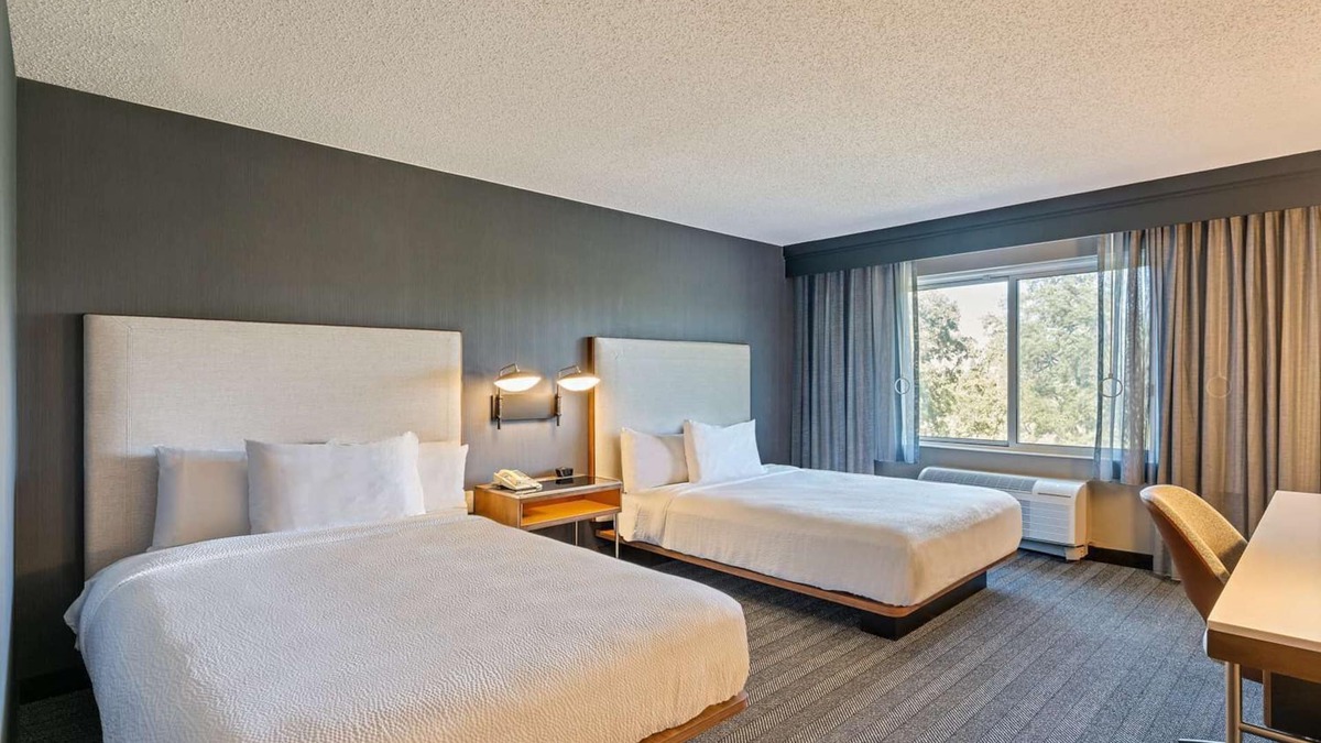 San Ramon Hotel | Ideal Mix of Comfort and Value! Outdoor Pool, Pet-friendly, Free Parking!