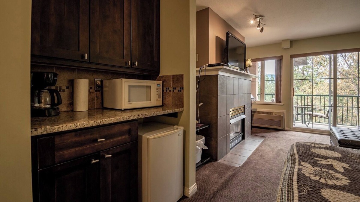 Quail Ridge Apartment | Ideal Studio Near The Airport! (203B)