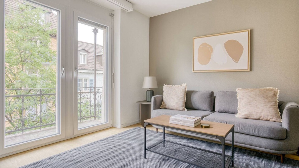 Werd Apartment | Ideal Wiedikon 3.5 Room w/Storage, 1 min to Market, by Blueground
