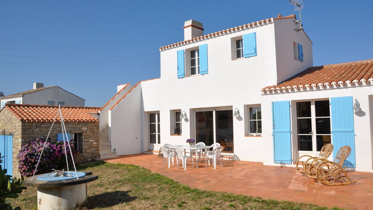 Barbatre House | Ideally located, contemporary house on the dune and sea view
