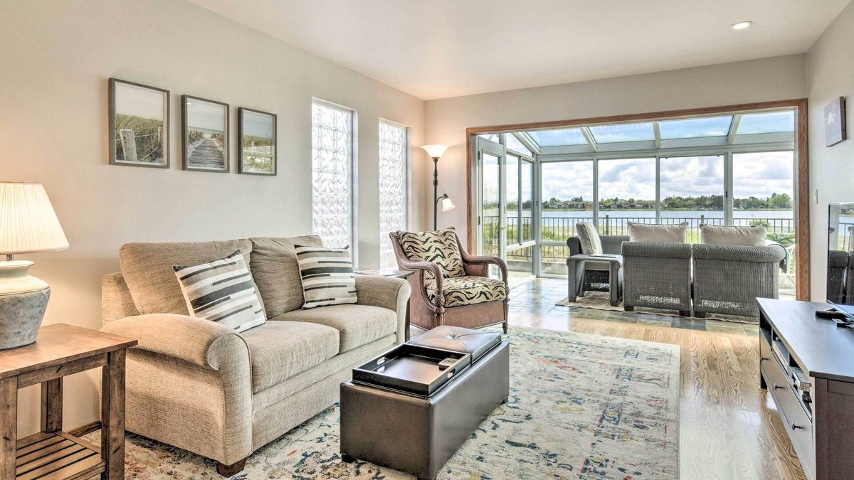 East End House | Ideally Located San Francisco Bay Home w/Sunroom!