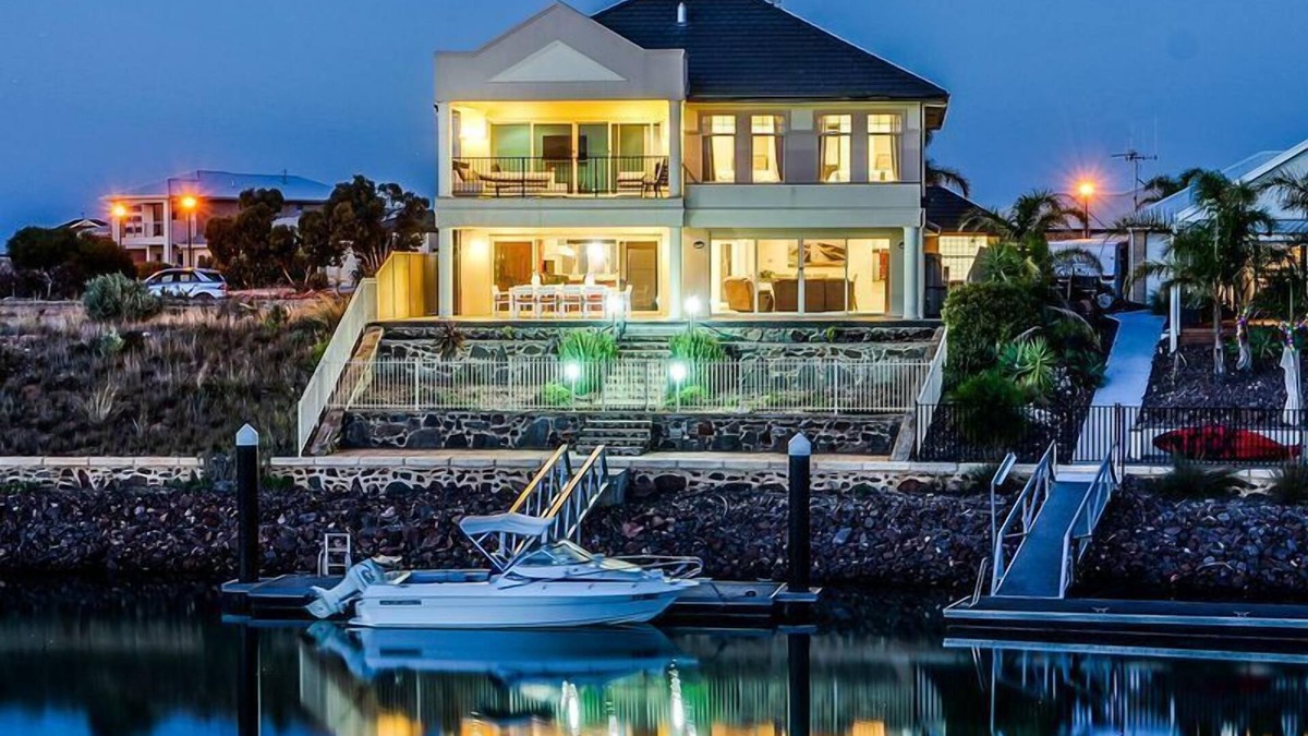 Wallaroo House | IDLE TIMES - Luxury on Copper Coast Marina