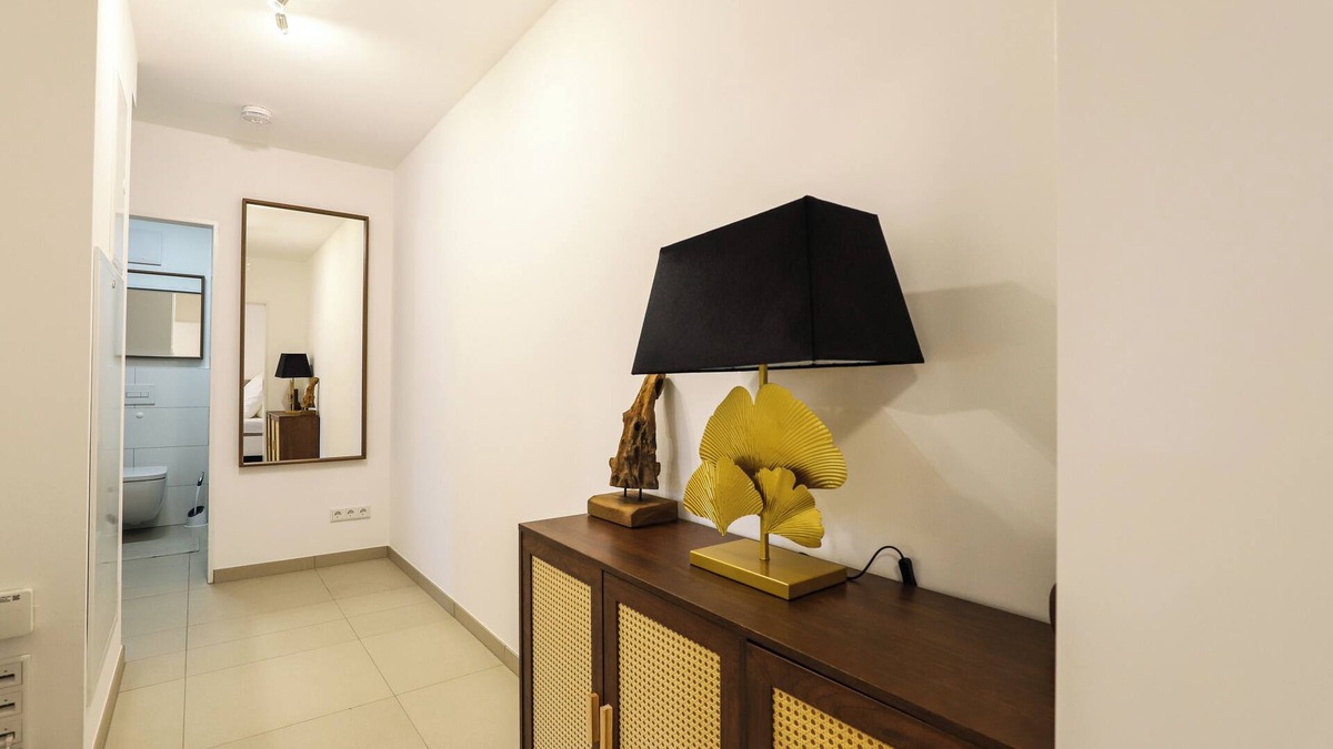 Butzbach Apartment | Idyll of the Wetterau - Parking lot - SmartTVs - Garden view