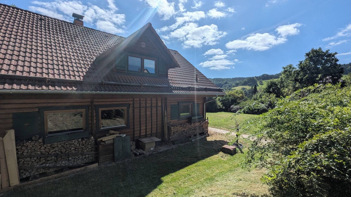 Lippersdorf-Erdmannsdorf House | Idyllic wooden house in the countryside