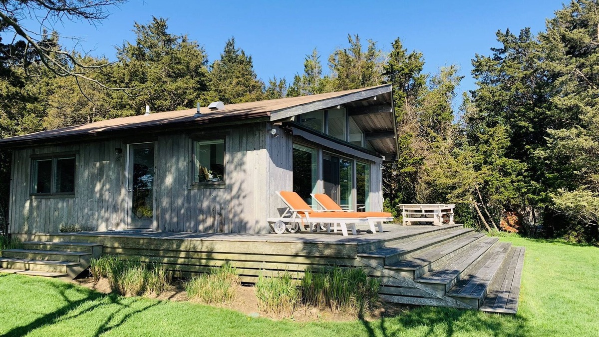 Clearwater Beach House | Idyllic Beach Front Access Cottage, East Hampton
