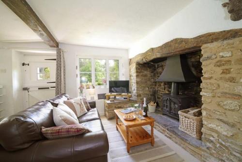 Zeals House | Idyllic Cottage in Dorset Garden & Parking