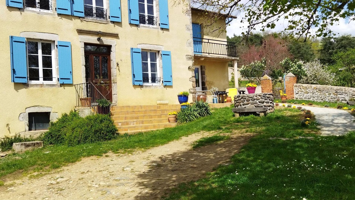 Domeyrat Cottage | Idyllic Countryside Getaway with Spacious Garden, Near Historic Domeyrat