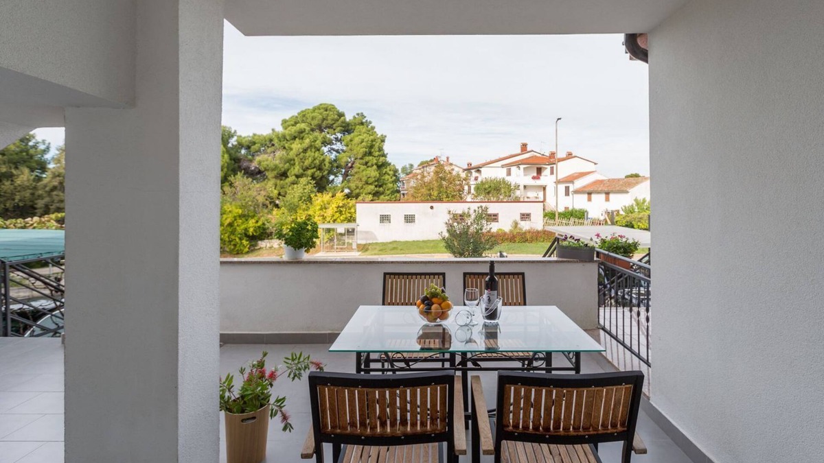 Brulo Apartment | Idyllic flat just 600 metres from the beach with private terrace, WiFi, parking space