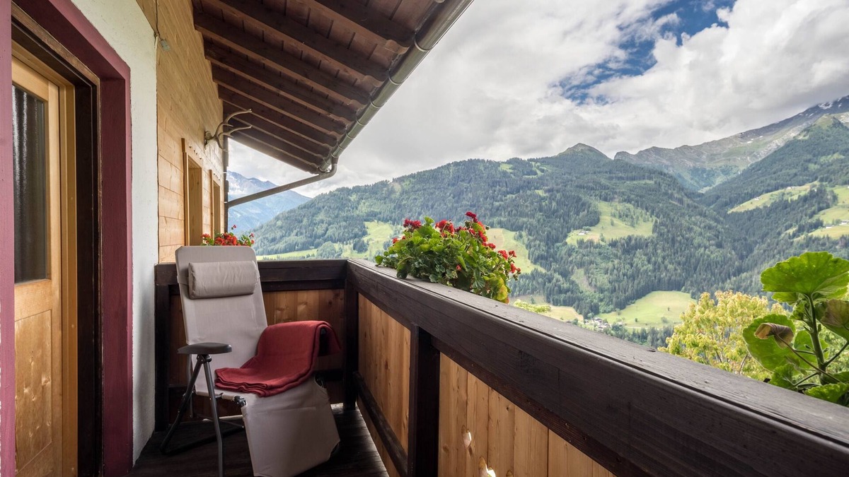 Moso in Passiria Apartment | Idyllic Holiday Apartment Hochwilde Jogglanderhof with Balcony
