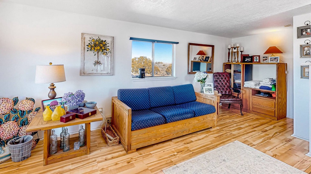 Marvel House | Idyllic house and barn on acres of property with mountain view & private pool