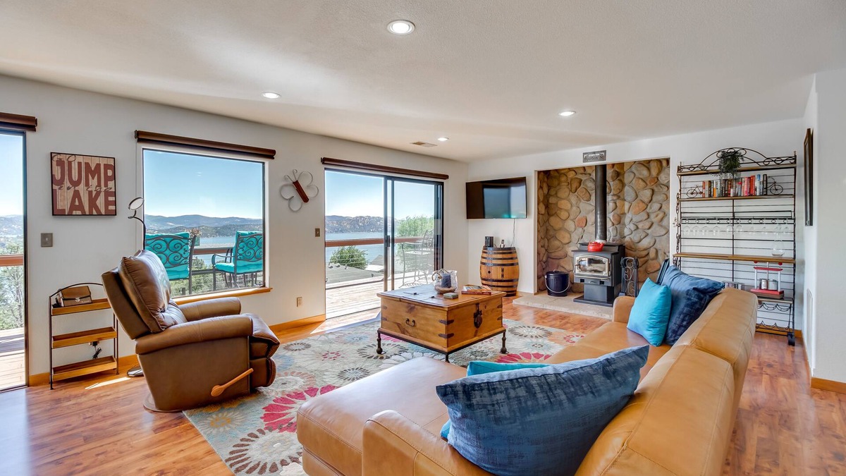 Kelseyville House | Idyllic Kelseyville Home w/2 Decks + Views!