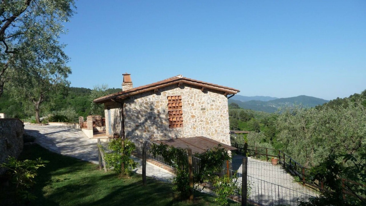 Camaiore Other | Idyllic little farm in the midst of olive and lemon trees