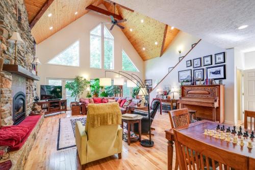 Gladehill House | Idyllic Martinsville Retreat with Deck and Forest View