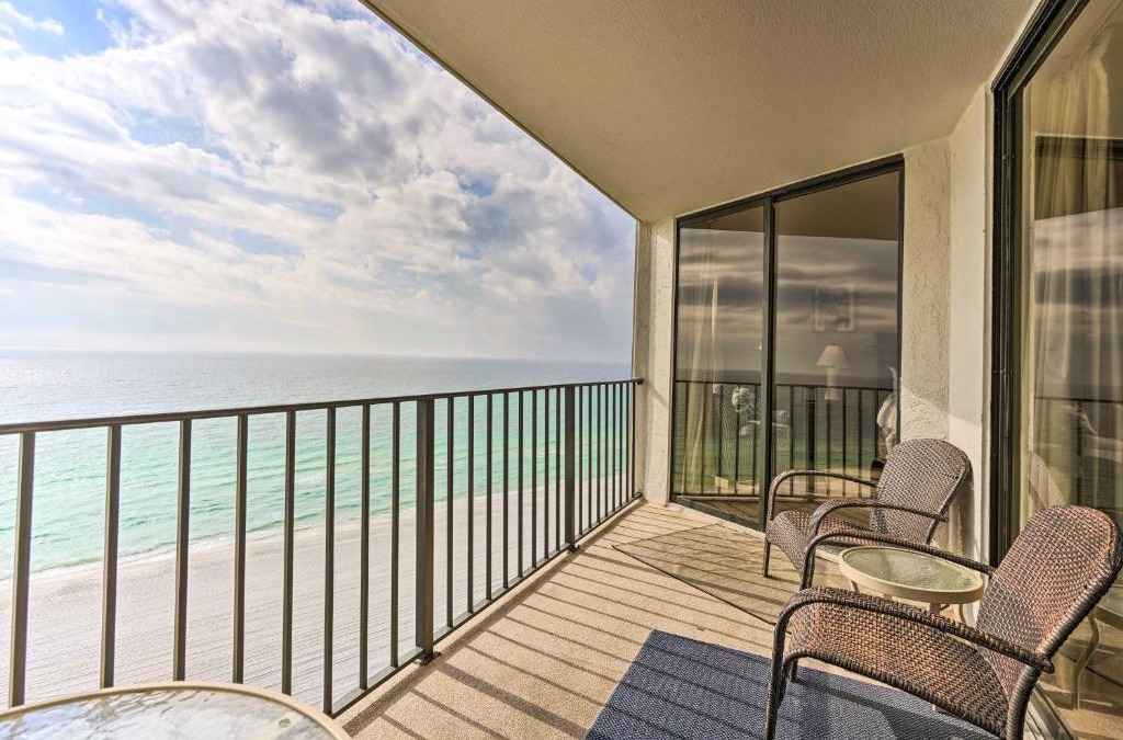 Panama City Beach Apartment | Idyllic PCB Condo with Pool Access and Ocean Views!