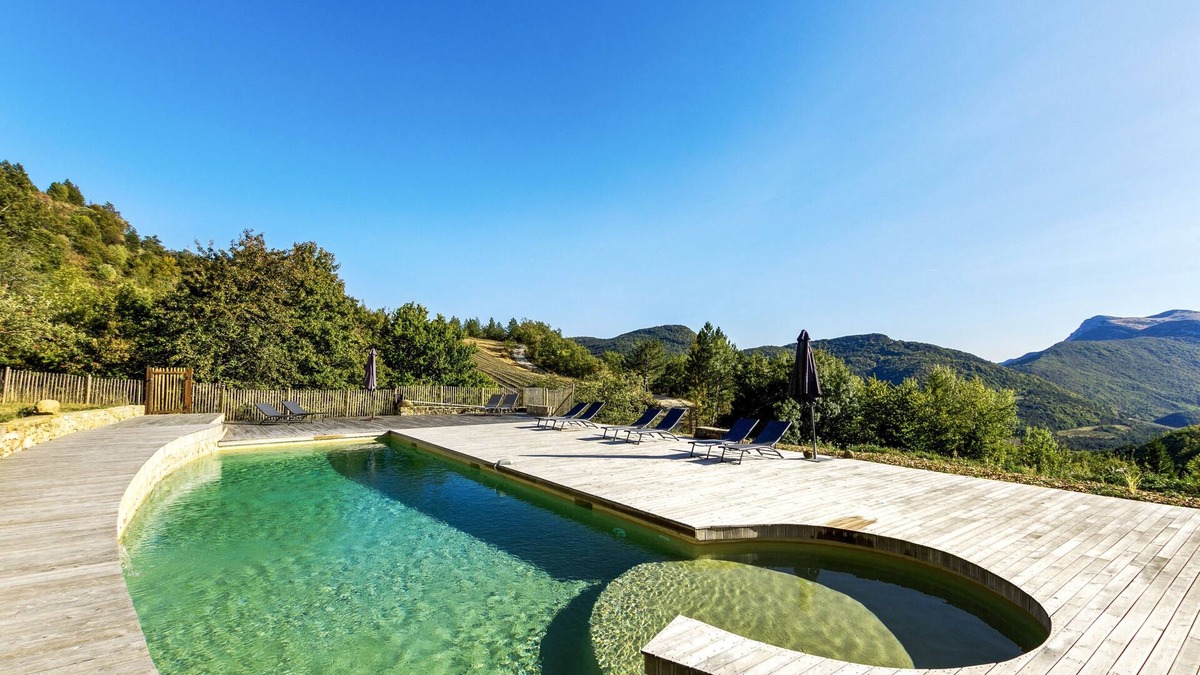 Teyssieres Cottage | Idyllic setting in the heart of lavender in the mountains for 16-18 people