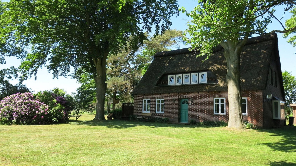 Wingst House | Idyllic thatched cottage in a unique natural setting
