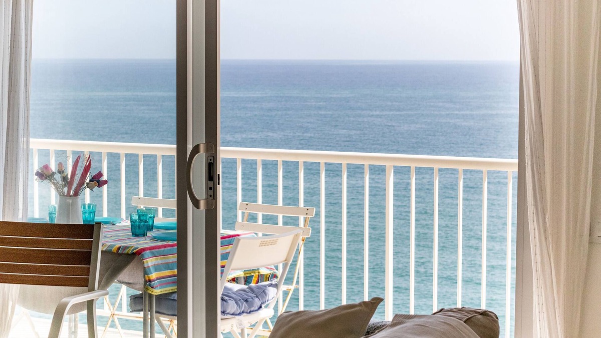 Pineda de Mar Apartment | Idyllic, unique flat with spectacular sea views. Garage and Wi-fi.