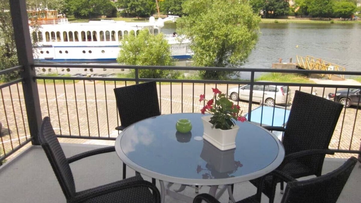 Bernkastel Apartment | "Idyllic vacation apartment directly on the banks of the Moselle in Bernkastel-Kues!"