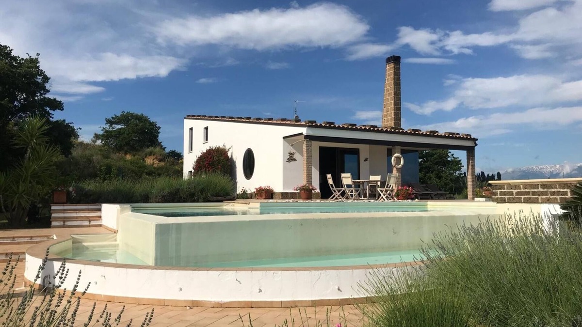 Torino di Sangro Villa | Idyllic Villa, with Infinity Pool, 4 air conditioned bedrooms & stunning views.