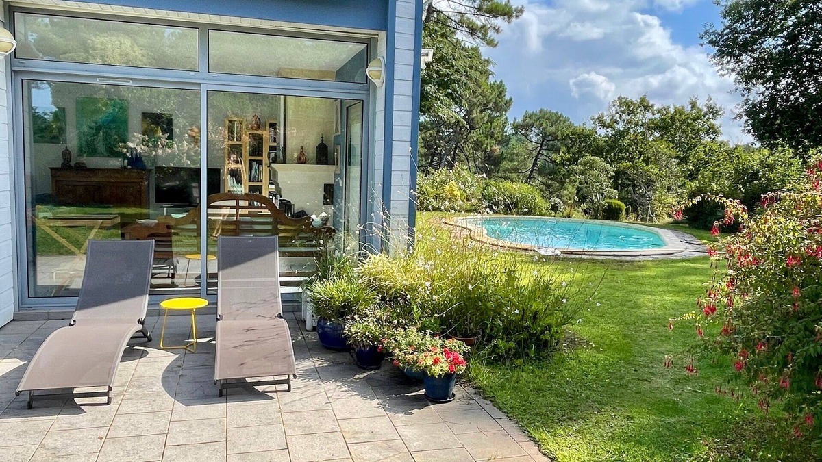 Lacanau-Ocean House | Idyllic villa with pool and lovely flowery garden - great for a relaxed holiday