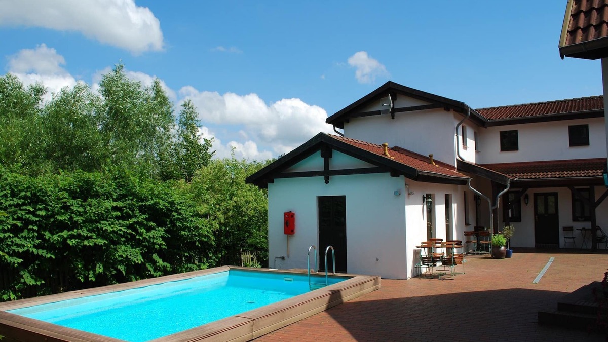 Dargun Apartment | Idyllische Wohnung mit Pool in Mecklenburg