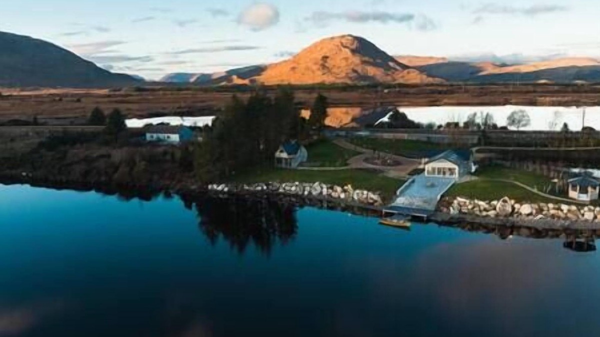 Maam Cross House | Eagle Cottage Connemara