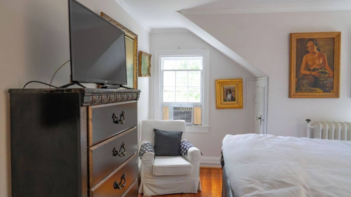 Hunting Ridge Apartment | If you love living and being surrounded by Art and History