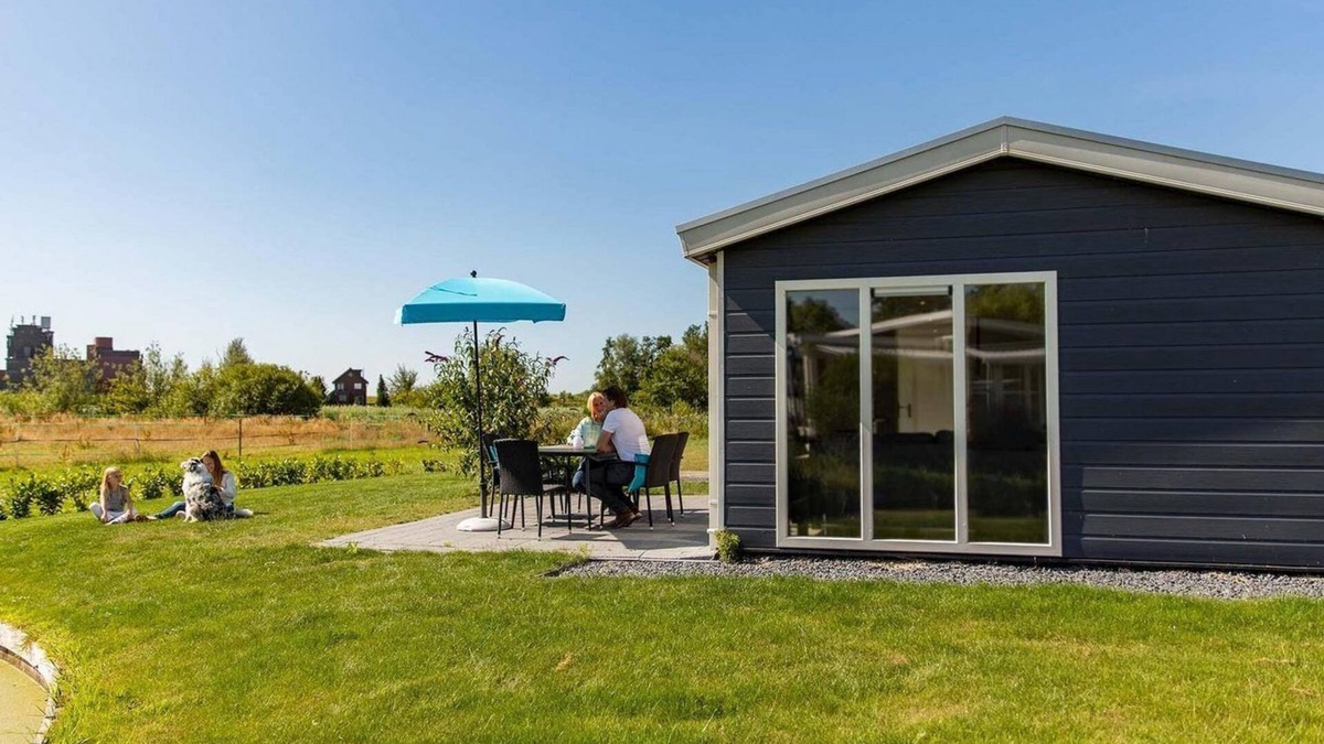 Nieuwerkerk aan den IJssel Ski Chalet | ✓ IJssellodge at Parc de IJsselhoeve ✓ Holiday home for 6 persons ✓ Located in Nieuwerkerk aan den IJssel (Zuid-Holland) ✓ Holiday park next to the IJssel ✓ Book directly through the park