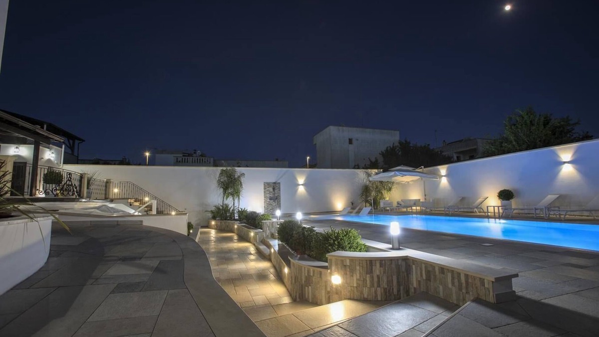 Tiggiano Villa | IL BAIOCCO HOLIDAY HOME SWIMMING POOL AND SPA