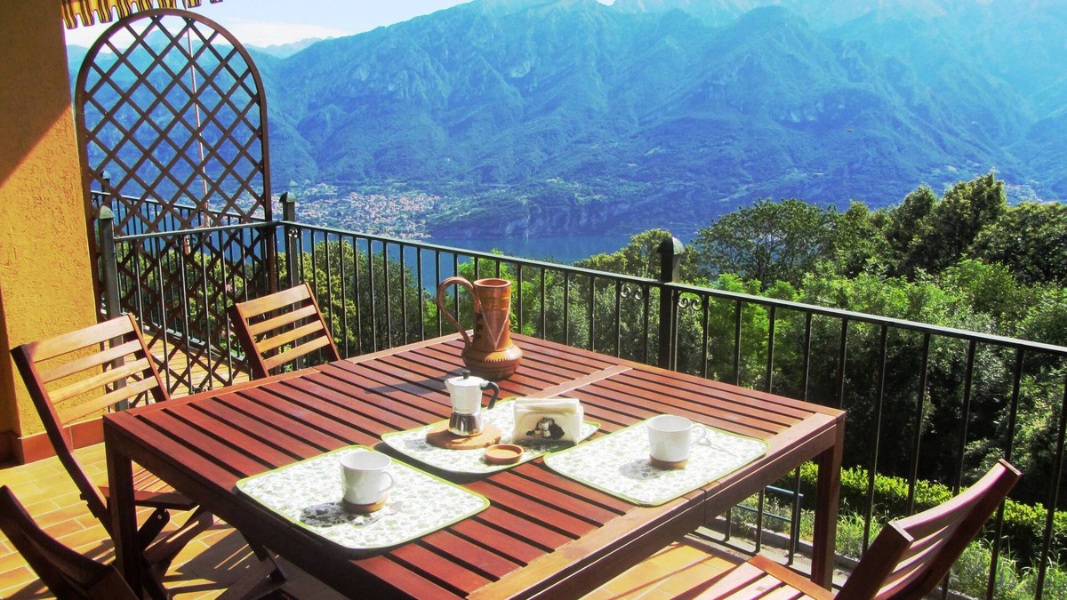 Magreglio Apartment | il balcone sul lago